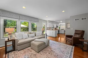 4017 N Walnut Ave, Arlington Heights, IL 60004 - Photo 6
