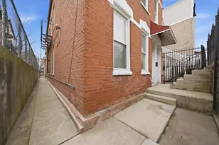 2125 W 18th Pl, Chicago, IL 60608 - Photo 2