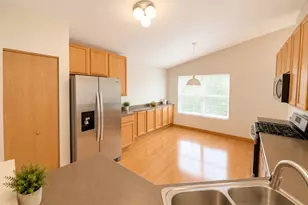 24230 Walnut Cir, Plainfield, IL 60585 - Photo 4
