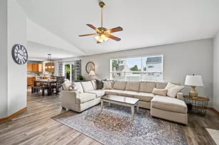 10477 Dawson St, Huntley, IL 60142 - Photo 4
