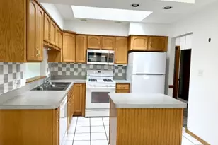 551 S Poplar Ave, Elmhurst, IL 60126 - Photo 10