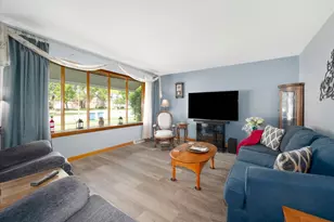 551 S Poplar Ave, Elmhurst, IL 60126 - Photo 4
