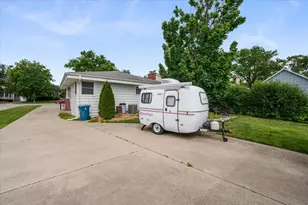551 S Poplar Ave, Elmhurst, IL 60126 - Photo 32