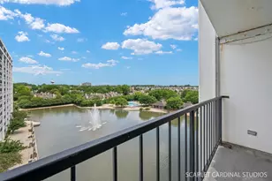 2005 Finley Rd, Lombard, IL 60148 - Photo 4