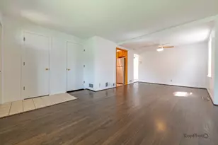 10933 S Avenue H, Chicago, IL 60617 - Photo 14