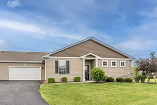 1116 Crestview Ln, Pingree Grove, IL 60140 - Photo 2