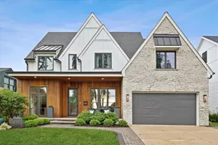 835 S Cambridge Ave, Elmhurst, IL 60126 - Photo 1
