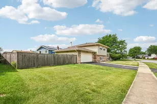 410 Flint Trail, Carol Stream, IL 60188 - Photo 4