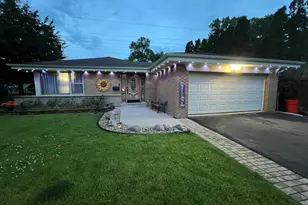 499 Gilbert Dr, Wood Dale, IL 60191 - Photo 2