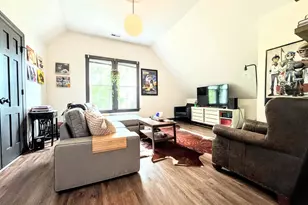 1040 W Roscoe St, Chicago, IL 60657 - Photo 2