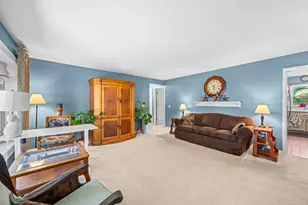 705 N Drury Ln, Arlington Heights, IL 60004 - Photo 2