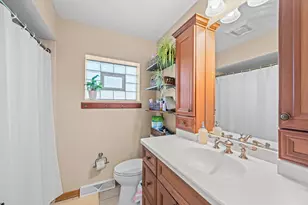 705 N Drury Ln, Arlington Heights, IL 60004 - Photo 10