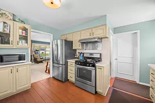 705 N Drury Ln, Arlington Heights, IL 60004 - Photo 6