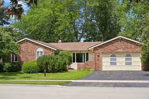 1621 Sleepy Hollow Ln, Dekalb, IL 60115 - Photo 2