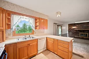 1621 Sleepy Hollow Ln, Dekalb, IL 60115 - Photo 14