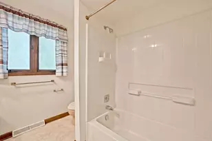 1621 Sleepy Hollow Ln, Dekalb, IL 60115 - Photo 30