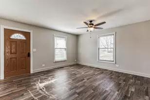 307 Farmington Ln, Vernon Hills, IL 60061 - Photo 8