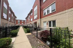 2426 W 32nd Pl, Chicago, IL 60608 - Photo 2
