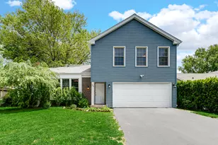 31 French Ct, Mundelein, IL 60060 - Photo 2