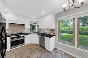 31 French Ct, Mundelein, IL 60060 - Photo 10