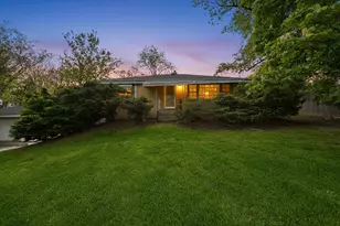 8351 W 99th St, Palos Hills, IL 60465 - Photo 1