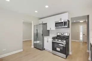 305 Jackson St, Park Forest, IL 60466 - Photo 10