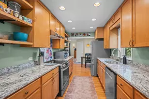 934 N Vail Ave, Arlington Heights, IL 60004 - Photo 8