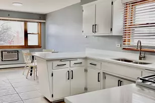 5217 W 87th St, Oak Lawn, IL 60453 - Photo 4