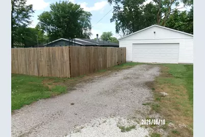 423 W Chestnut Street, Hoopeston, IL 60942 - Photo 4