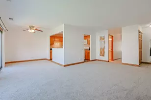 220 Oak Knoll Ct, Schaumburg, IL 60193 - Photo 8