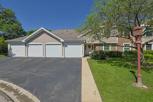 220 Oak Knoll Ct, Schaumburg, IL 60193 - Photo 1