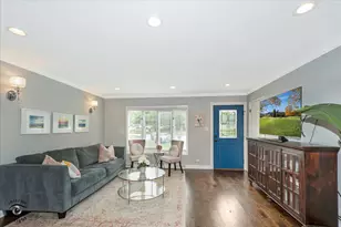 589 Inverness Rd, Lisle, IL 60532 - Photo 2