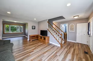 297 Springbrook Ln, Carol Stream, IL 60188 - Photo 4