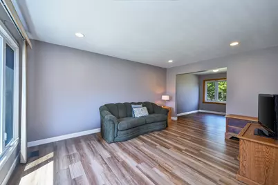 297 Springbrook Lane, Carol Stream, IL 60188 - Photo 6