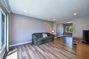 297 Springbrook Ln, Carol Stream, IL 60188 - Photo 6
