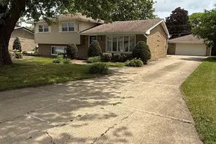 12537 S Menard Ave, Palos Heights, IL 60463 - Photo 2