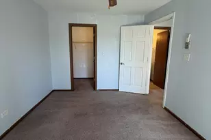 4312 W Shamrock Ln, McHenry, IL 60050 - Photo 4