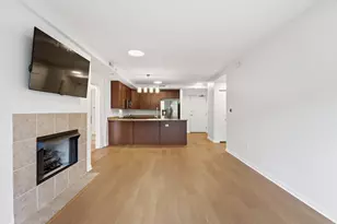 135 S York St, Elmhurst, IL 60126 - Photo 8