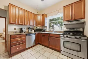 627 W Barry Ave, Chicago, IL 60657 - Photo 10