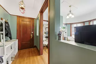 627 W Barry Ave, Chicago, IL 60657 - Photo 8