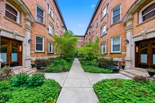 627 W Barry Ave, Chicago, IL 60657 - Photo 1