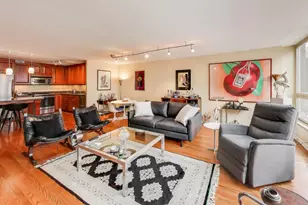 360 E Randolph St, Chicago, IL 60601 - Photo 8