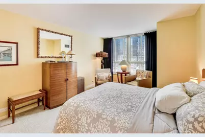 360 E Randolph Street #1007, Chicago, IL 60601 - Photo 12