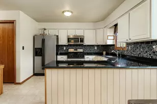 1082 Westridge Dr, Rockford, IL 61102 - Photo 18