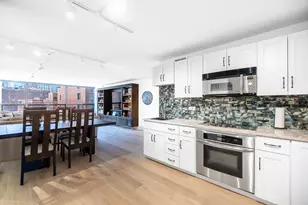 110 E Delaware Pl, Chicago, IL 60611 - Photo 10