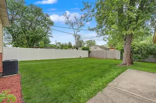 229 Indiana St, Park Forest, IL 60466 - Photo 32