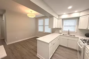 236 N Linden Ave, Westmont, IL 60559 - Photo 4