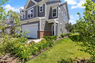 2265 Horseshoe Cir, Naperville, IL 60564 - Photo 2