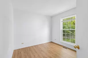 2692 S Embers Ln, Arlington Heights, IL 60005 - Photo 14