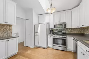 2692 S Embers Ln, Arlington Heights, IL 60005 - Photo 8
